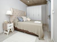 A estrenar! Apartamento con pileta zona aeropuerto WIFI 200MG客房内的一张或多张床位