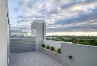 A estrenar! Apartamento con pileta zona aeropuerto WIFI 200MG的阳台或露台