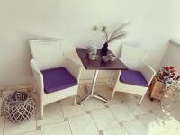 Leone apartments with free parking的休息区