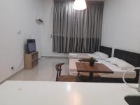 Pacific Place Ara Damansara LRT Pool Parking Netflix Kitchen By Kenangan Homes的电视和/或娱乐中心