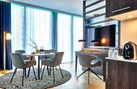 NYX Hotel Warsaw by Leonardo Hotels的厨房或小厨房