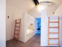 Central Hostel Oia客房内的一张或多张床位