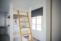 Central Hostel Oia客房内的一张或多张双层床