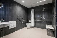 voco Melbourne Central的一间浴室