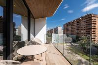 Apartamentos Core Suites Valencia的阳台或露台