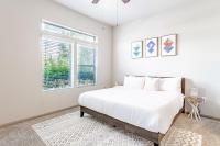 Spacious 2BR King Bed Suites Close to Downtown and Airport客房内的一张或多张床位