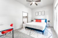 Spacious 2BR King Bed Suites Close to Downtown and Airport客房内的一张或多张床位