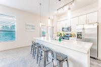 Spacious 2BR King Bed Suites Close to Downtown and Airport的厨房或小厨房