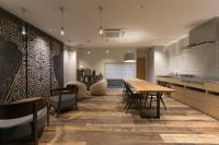 Design Hotel Kyoto Fuyacho - Vacation STAY 65938v的厨房或小厨房