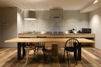 Design Hotel Kyoto Fuyacho - Vacation STAY 65938v的厨房或小厨房