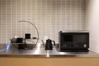 Design Hotel Kyoto Fuyacho - Vacation STAY 65938v的厨房或小厨房