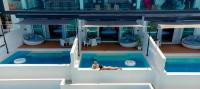 道伊斯Epic Suites Bohol ADULTS ONLY的一座带游泳池的房子的模型