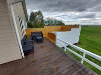 Iceland Inn Lodge, entire place with hot tub.的阳台或露台