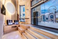 B&B HOTEL Tarragona Centro Urbis的电视和/或娱乐中心
