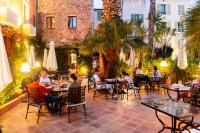 Hôtel l'Arena餐厅或其他用餐的地方