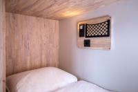 The Bee Hostel客房内的一张或多张床位