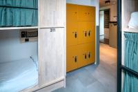 The Bee Hostel客房内的一张或多张床位
