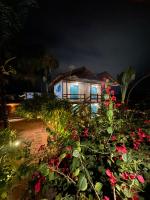 Villa Tiê Paraty外面的花园