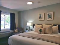 Main Street Motel客房内的一张或多张床位