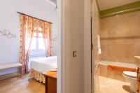 Museum Duplex and Patios, Historical Center, 8 pax的一间浴室
