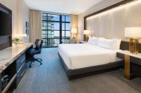 InterContinental - Washington D.C. - The Wharf by IHG客房内的一张或多张床位
