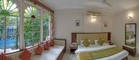 Hotel Raj Palace Udaipur客房内的一张或多张床位