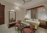 Hotel Raj Palace Udaipur客房内的一张或多张床位