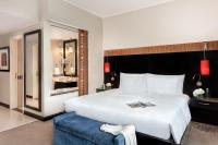 Oaks Ibn Battuta Gate Dubai客房内的一张或多张床位