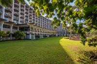 Hilo Hawaiian Hotel, Trademark Collection by Wyndham外面的花园