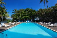 Hilo Hawaiian Hotel, Trademark Collection by Wyndham内部或周边的泳池