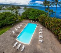 Hilo Hawaiian Hotel, Trademark Collection by Wyndham内部或周边的泳池