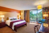 Hilo Hawaiian Hotel, Trademark Collection by Wyndham客房内的一张或多张床位