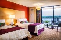 Hilo Hawaiian Hotel, Trademark Collection by Wyndham客房内的一张或多张床位