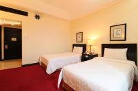 Bayview Park Hotel Manila客房内的一张或多张床位