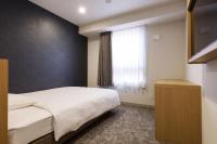 Plum Hotel客房内的一张或多张床位