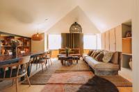 Village Aparthotel By BOA的休息区