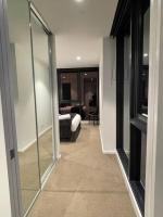 Modern 3 Bedroom Apartment in Southbank的休息区
