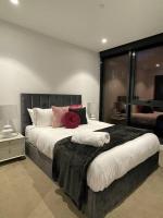 Modern 3 Bedroom Apartment in Southbank客房内的一张或多张床位