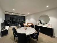 Modern 3 Bedroom Apartment in Southbank的休息区
