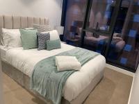 Modern 3 Bedroom Apartment in Southbank客房内的一张或多张床位
