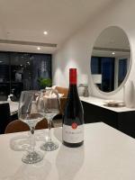 Modern 3 Bedroom Apartment in Southbank的酒水