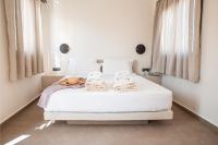 North Wind Luxury Suites客房内的一张或多张床位