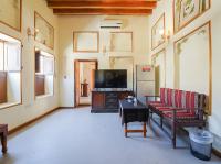 Heritage Home Guest House的厨房或小厨房
