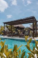Kite Eco House Salinas del rey内部或周边的泳池