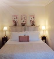 Lorantina Luxury Sea View Holiday House close to Barbati &amp; Ipsos Beach with Starlink WiFi客房内的一张或多张床位