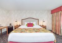 Bellissimo Hotel, Trademark by Wyndham Near Foxwoods Casino客房内的一张或多张床位
