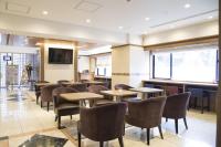 Almont Inn Tokyo Nihonbashi的电视和/或娱乐中心