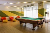The Exchange Regency Residence Hotel Managed by HII内的一张台球桌