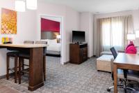 Staybridge Suites - Cedar Park - Austin N by IHG的电视和/或娱乐中心