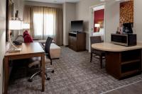Staybridge Suites - Cedar Park - Austin N by IHG的电视和/或娱乐中心